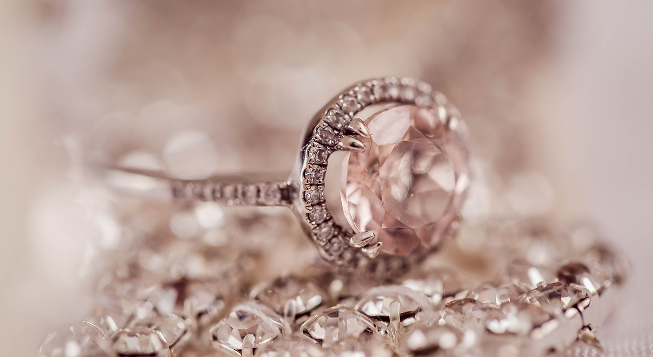 大きなピンクダイヤの指輪